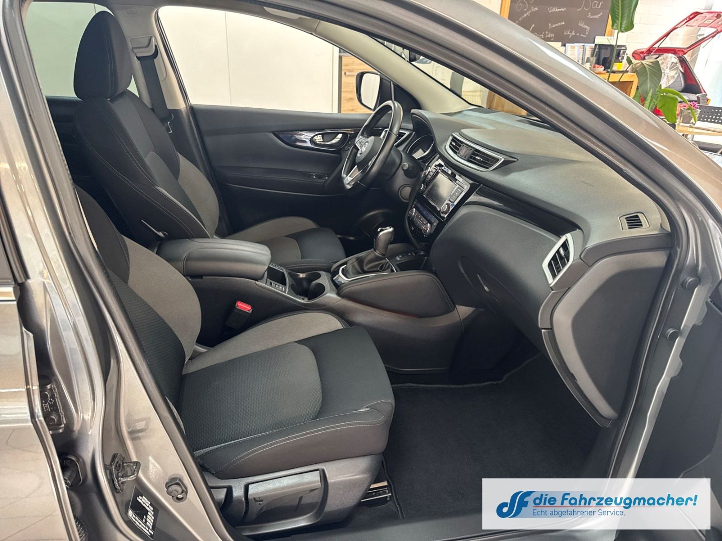 Fahrzeugabbildung Nissan Qashqai Zama Panorama Navi 360 Kamera Mehrzonenk