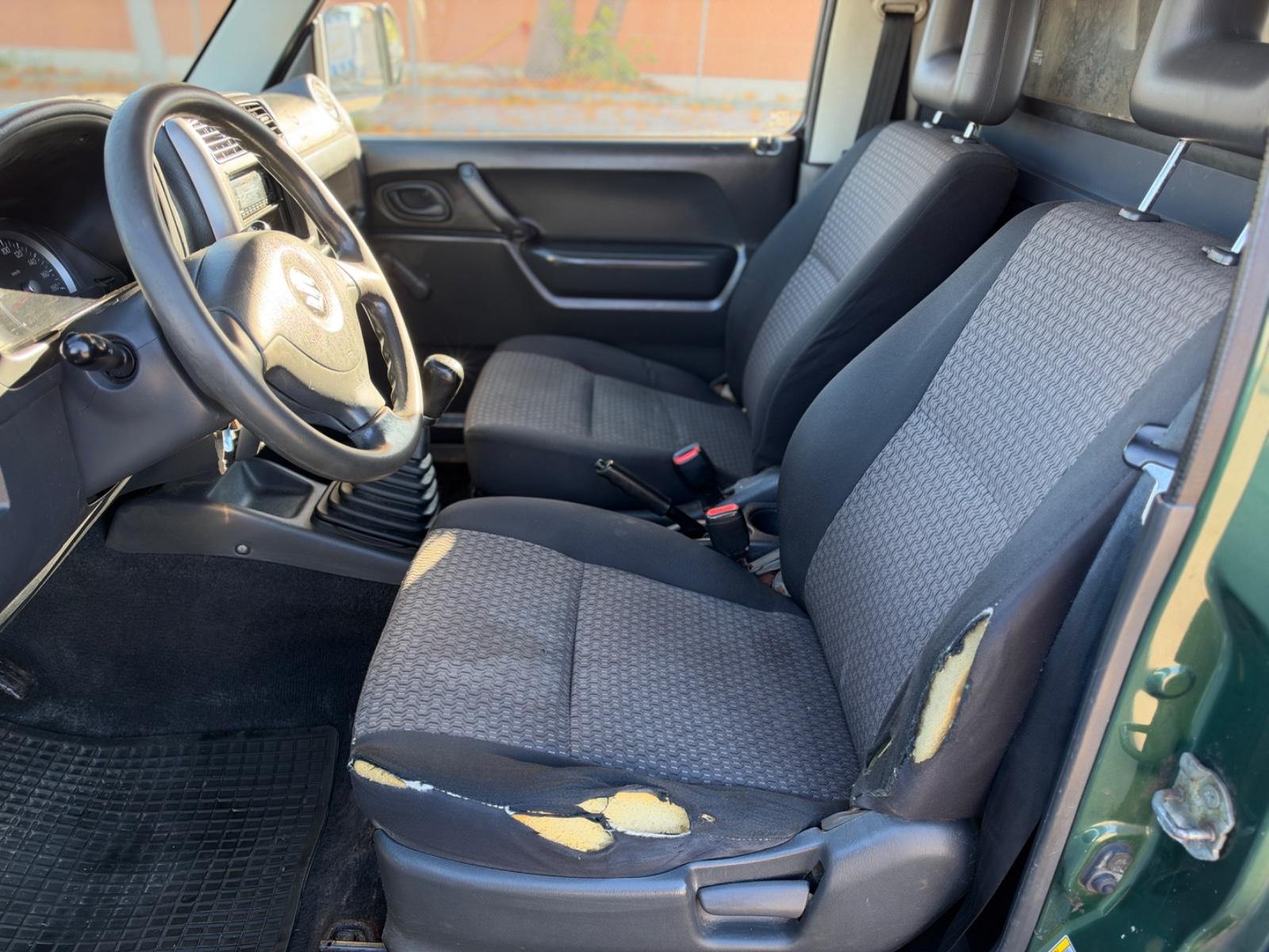 Suzuki Jimny 2011 — photo 13