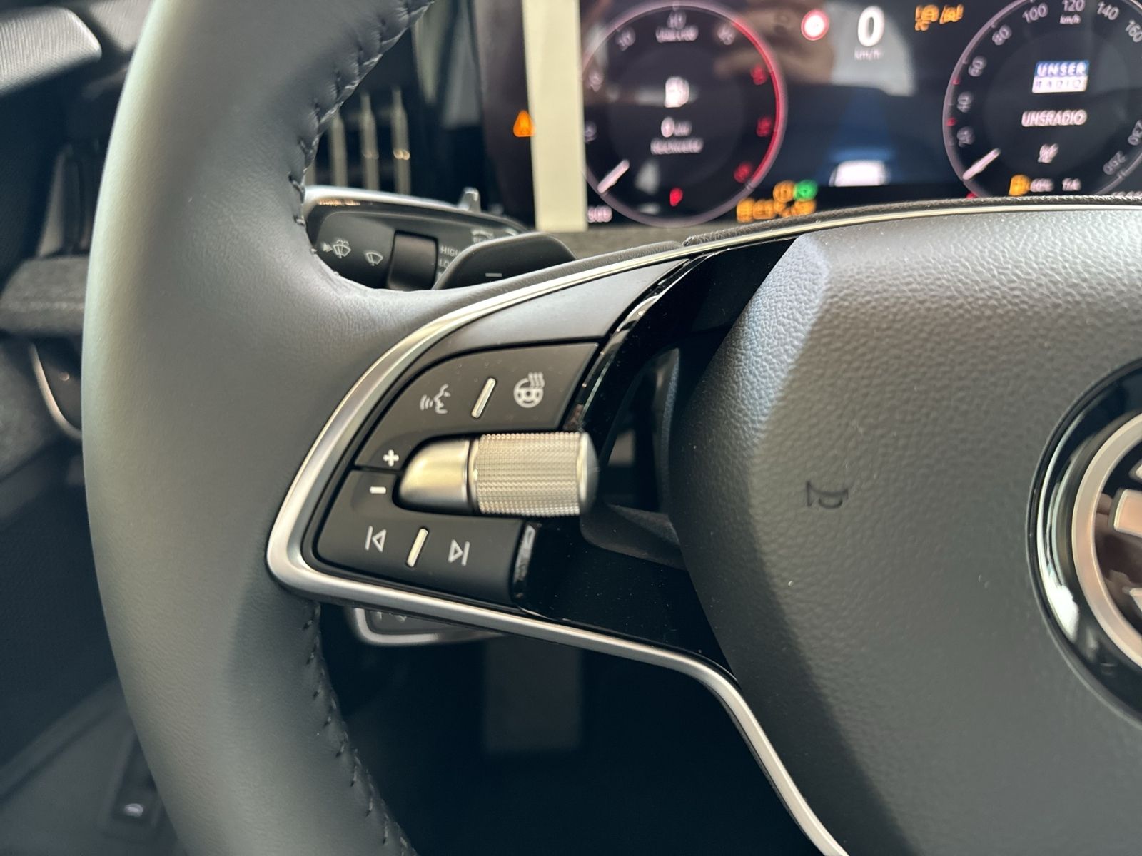 Superb Combi 2.0 TDI Selection, AHK, Matrix LED,