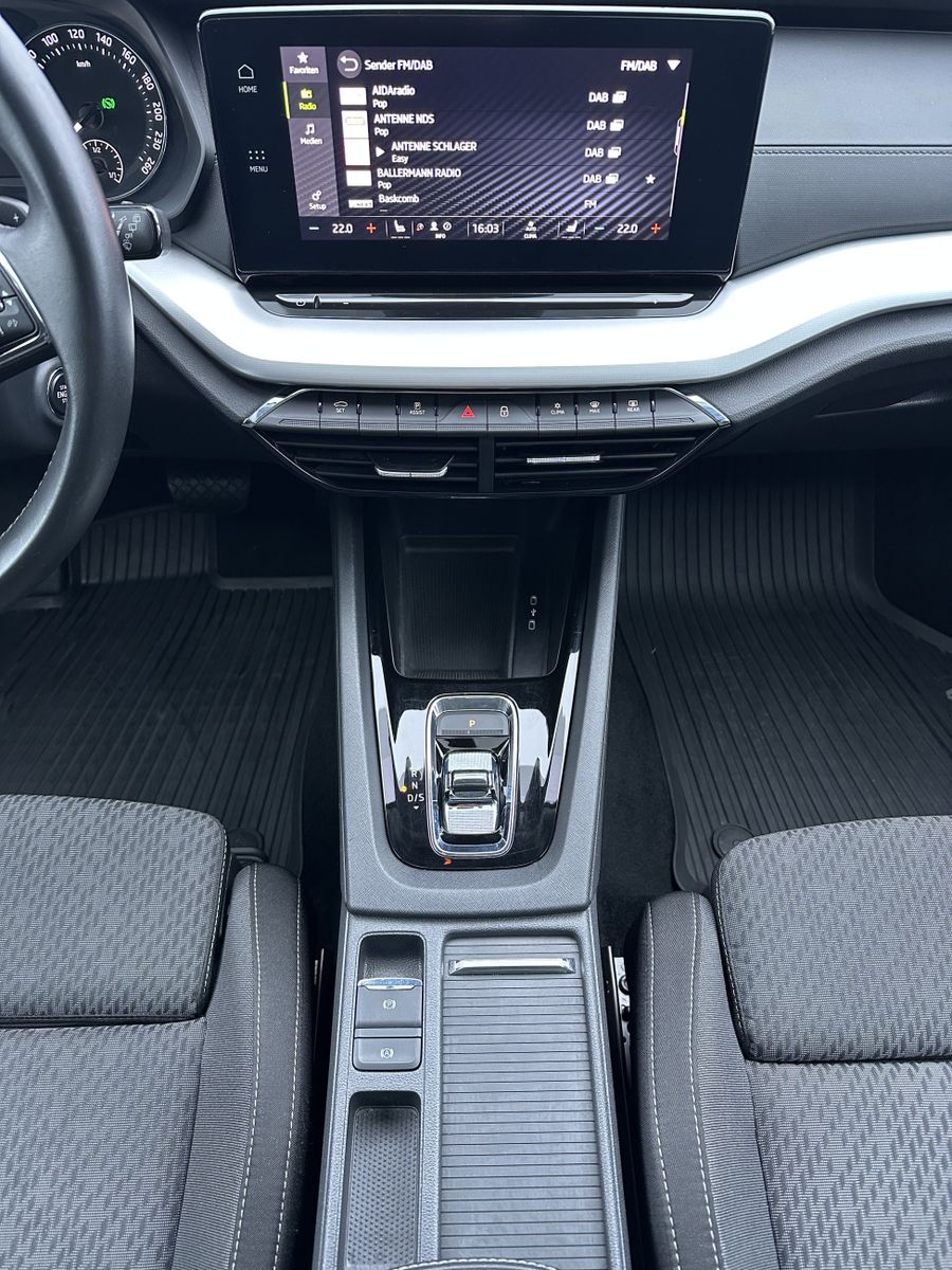 Fahrzeugabbildung SKODA Octavia Combi Clever NAV+LED+PANO+AHK+KAMERA+PP