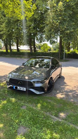 MERCEDES-BENZ CLA 200 MountainGrey/Pano/Burmester