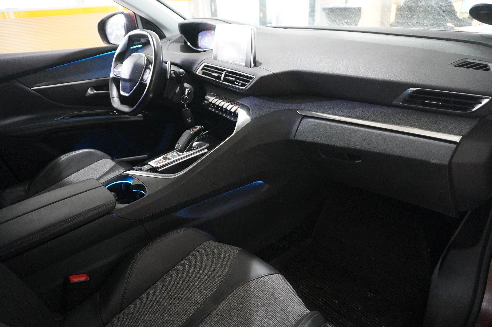 Fahrzeugabbildung Peugeot 3008 1.2 ALLURE NAVI/LED/VIRTU./SHZ/TEMP./NEBEL