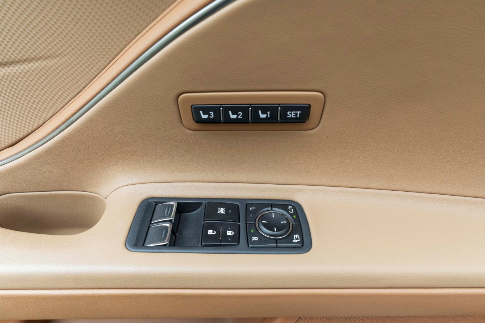 Fahrzeugabbildung Lexus LC 500 Cabrio HUD LED ACC ML TOTW KAM PCS RCTA