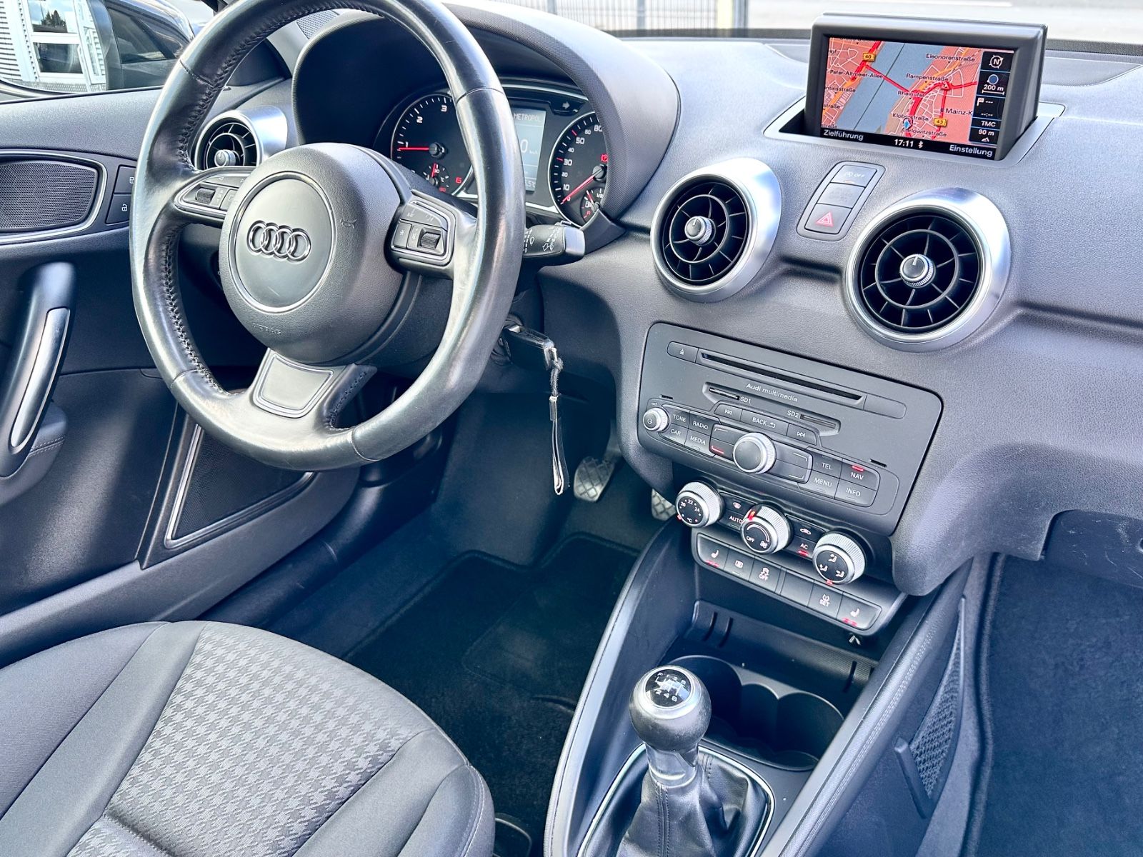 Fahrzeugabbildung Audi A1 AMBITION*NAVI+AHK+LED