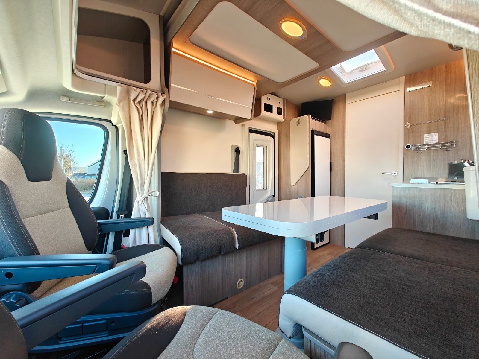 Fahrzeugabbildung XGO Dynamic 99 P + Hubbett, Solar, SAT, TV, Markise