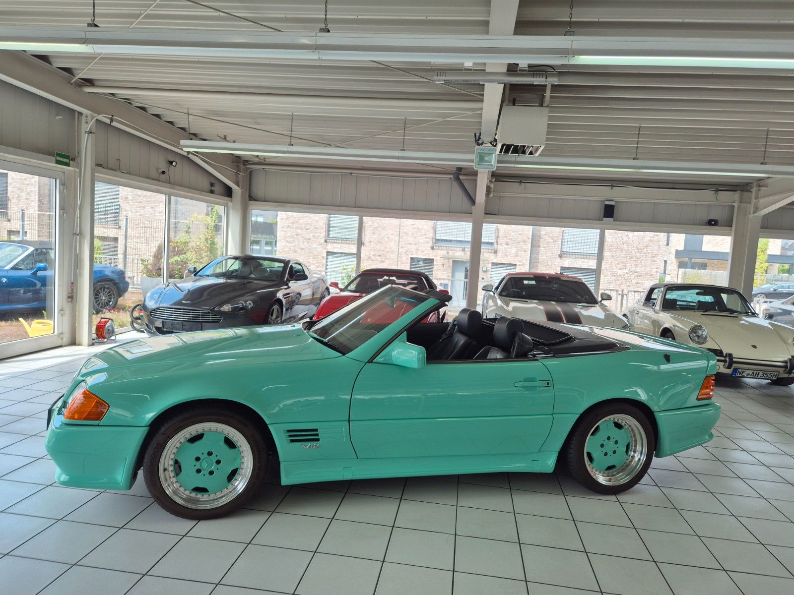 Fahrzeugabbildung Mercedes-Benz SL 600 AMG Unikat in Porsche Mint/Full Designo