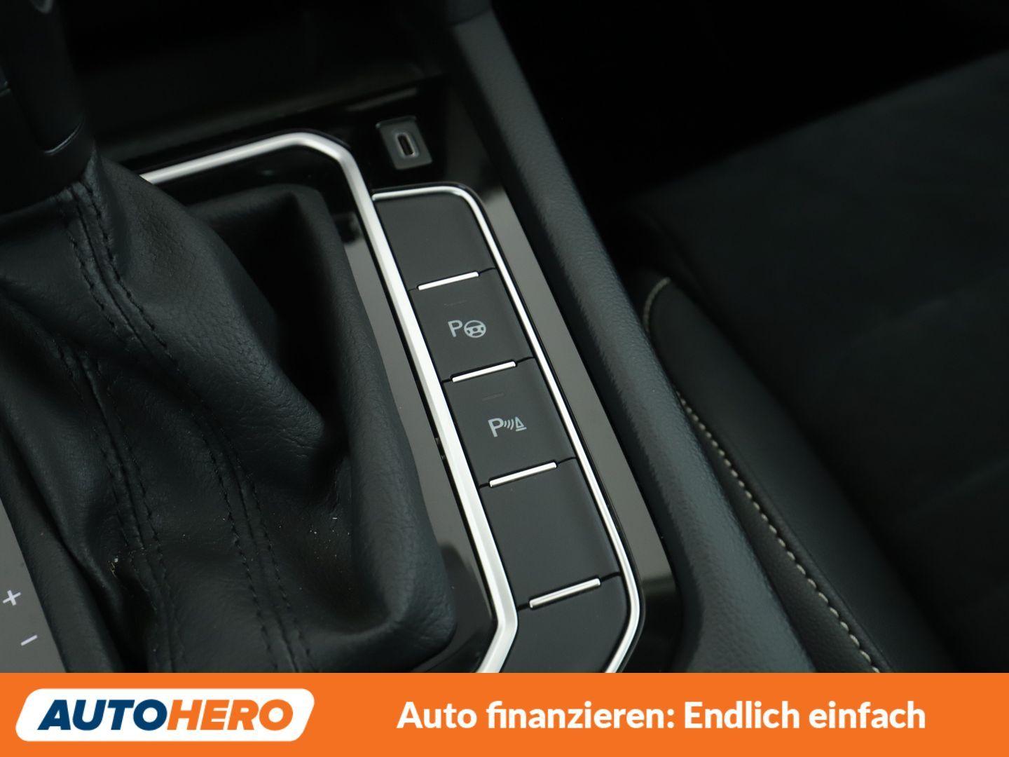 Volkswagen Passat 2.0 TSI Elegance Aut.*NAVI*PDC*SHZ*