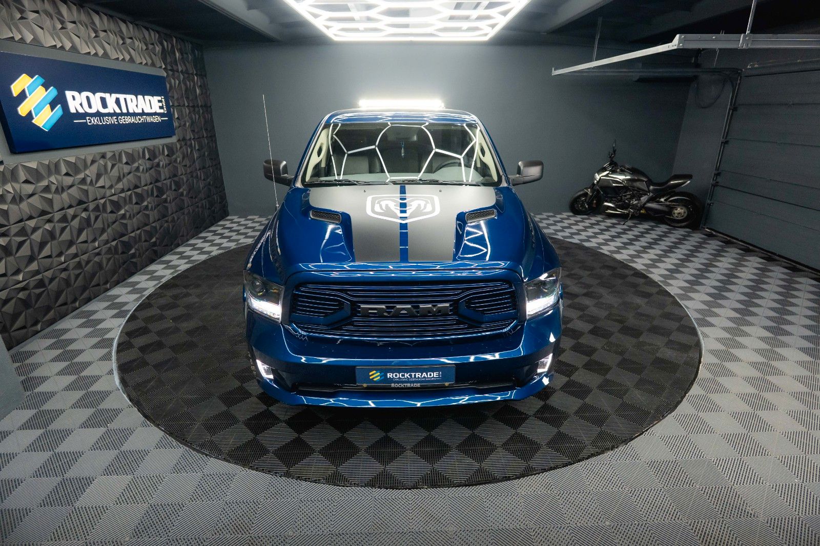 Fahrzeugabbildung Dodge RAM 5.7 V8 HEMI 4x4 OFFROAD Night-Paket *LED*AHK