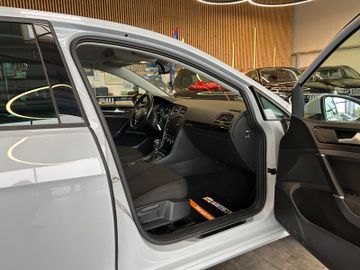 Volkswagen Golf VII Lim. *ACC*NAV*KLIMA*PDC*KAM*SZHZ*