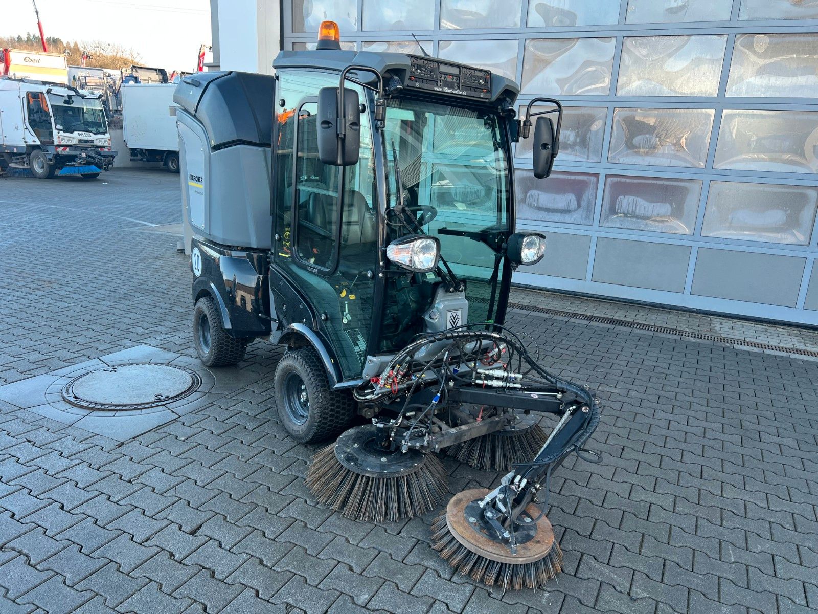 Fahrzeugabbildung Kaercher MIC C /  nur 197h! / Kehrmaschine / 2021