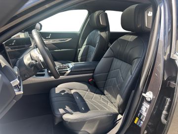 BMW 750 - 8