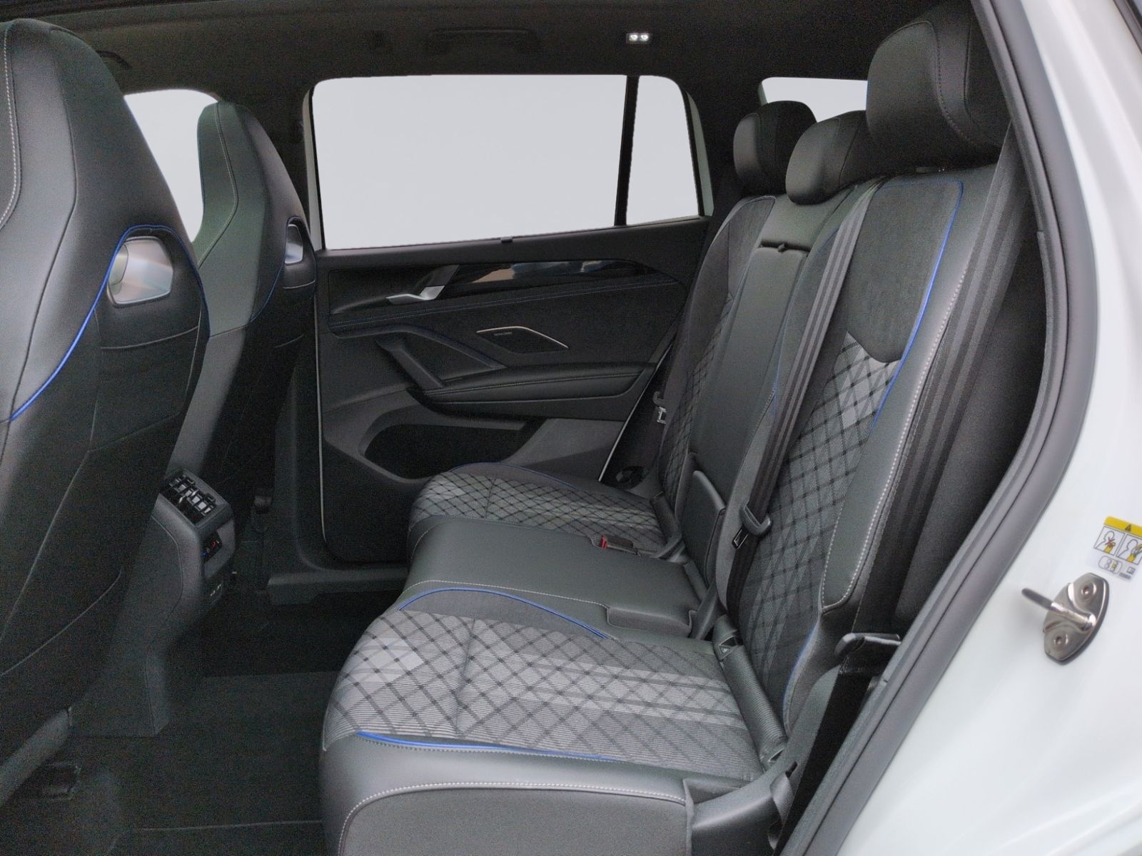 Tayron R-Line TDI 4MO AHK+STHZ+MATRIX+PANO+DCC+