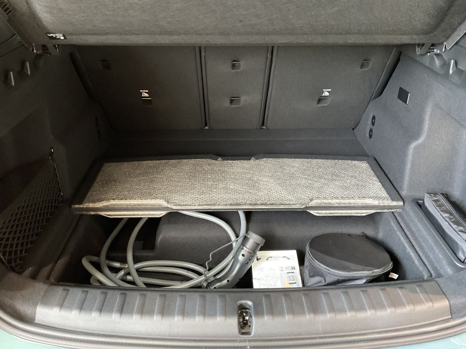 Fahrzeugabbildung BMW iX1 xDrive20 Hifi harman/kardon | Lenkradhzg. |