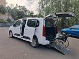 Andere Opel Combo Life Pianale ribassato con rampa disa - Andere mit Diesel-Antrieb: Weiß, mit Navigationssystem, mit Klimaanlage