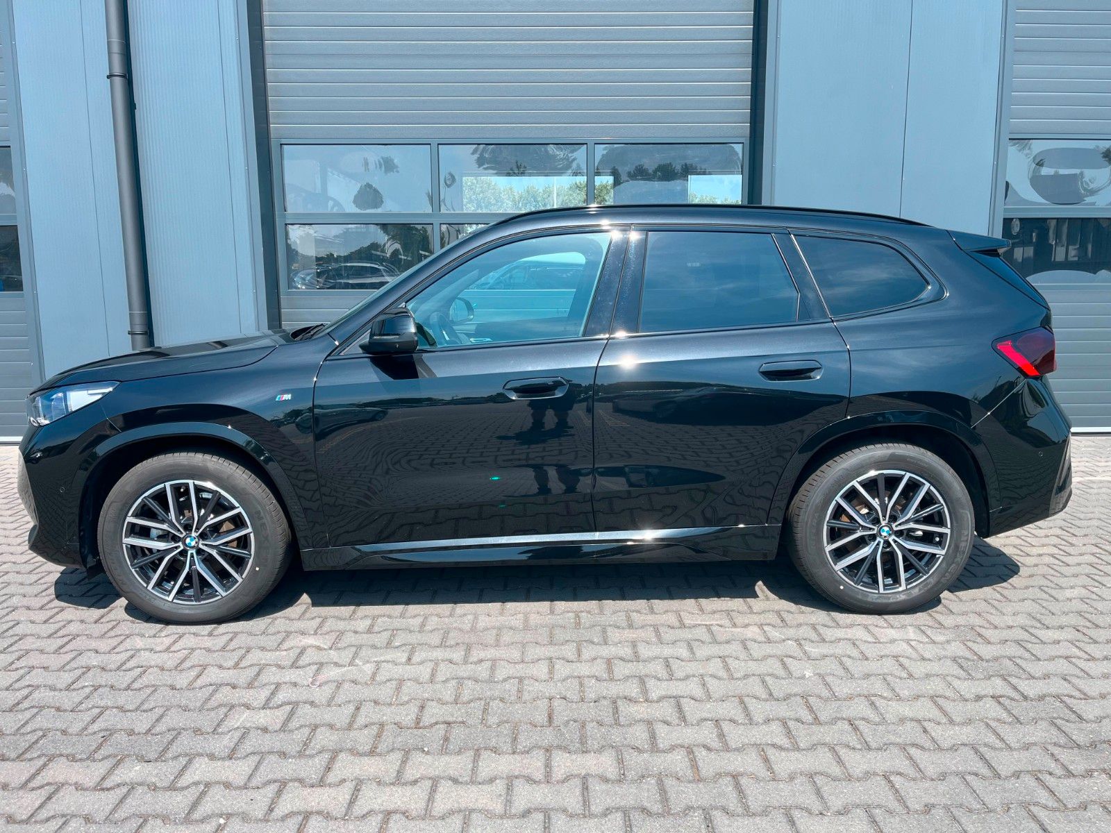 BMW X1 sDrive 20d M SPORT LED PANO HUD DAB NAVI imagem 3