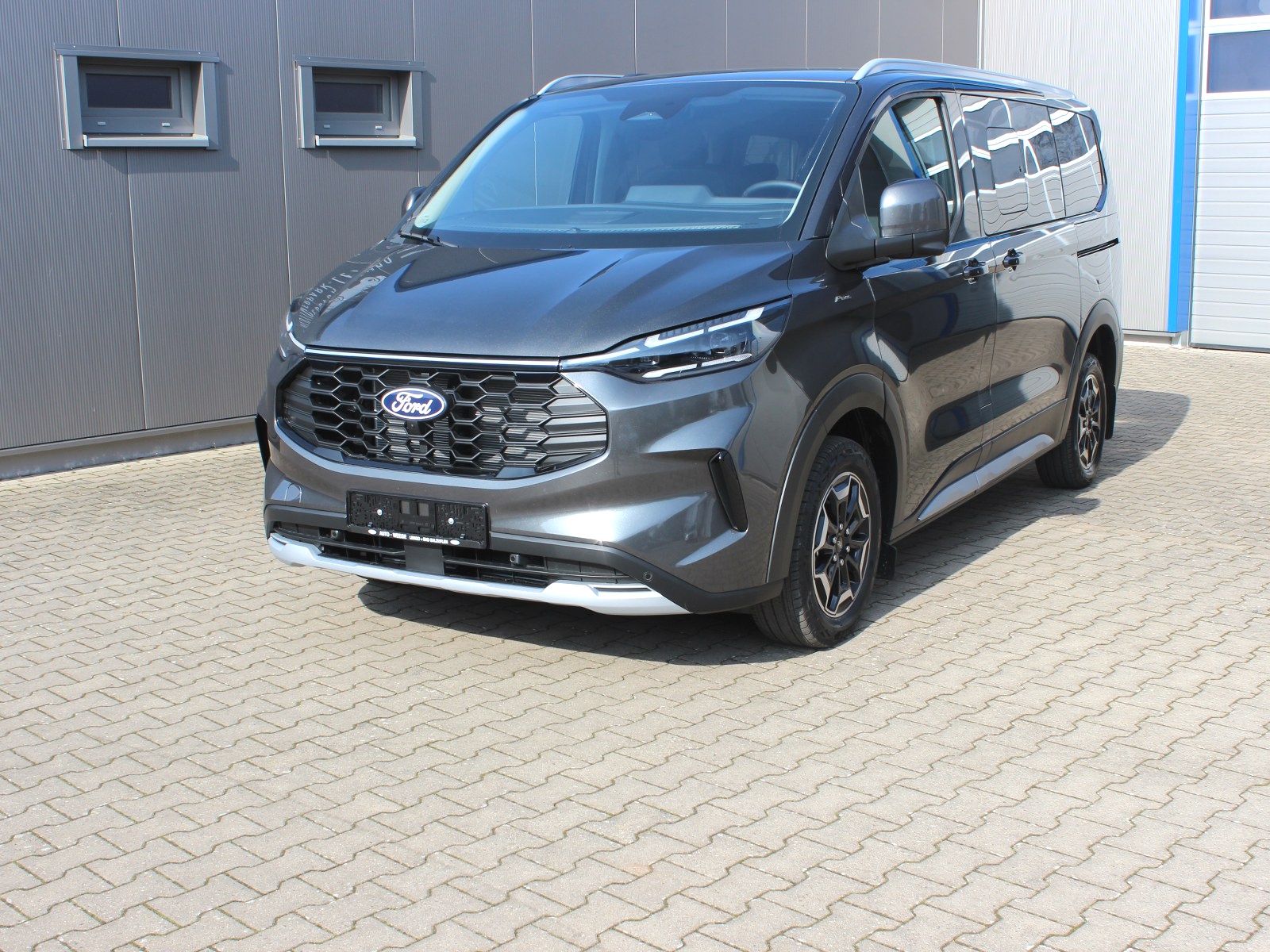 Fahrzeugabbildung Ford Tourneo Custom 320 L1 Tourneo Active FWD Bus