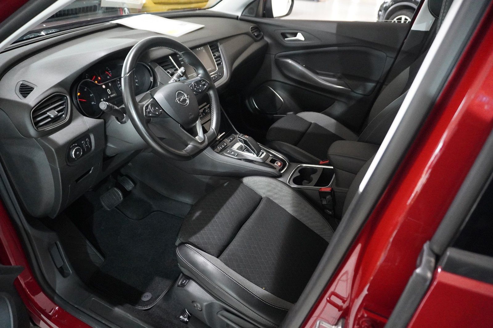 Fahrzeugabbildung Opel Grandland (X) 1.6 ELEGANCE HYBRID NAVI/SH/KAMERA