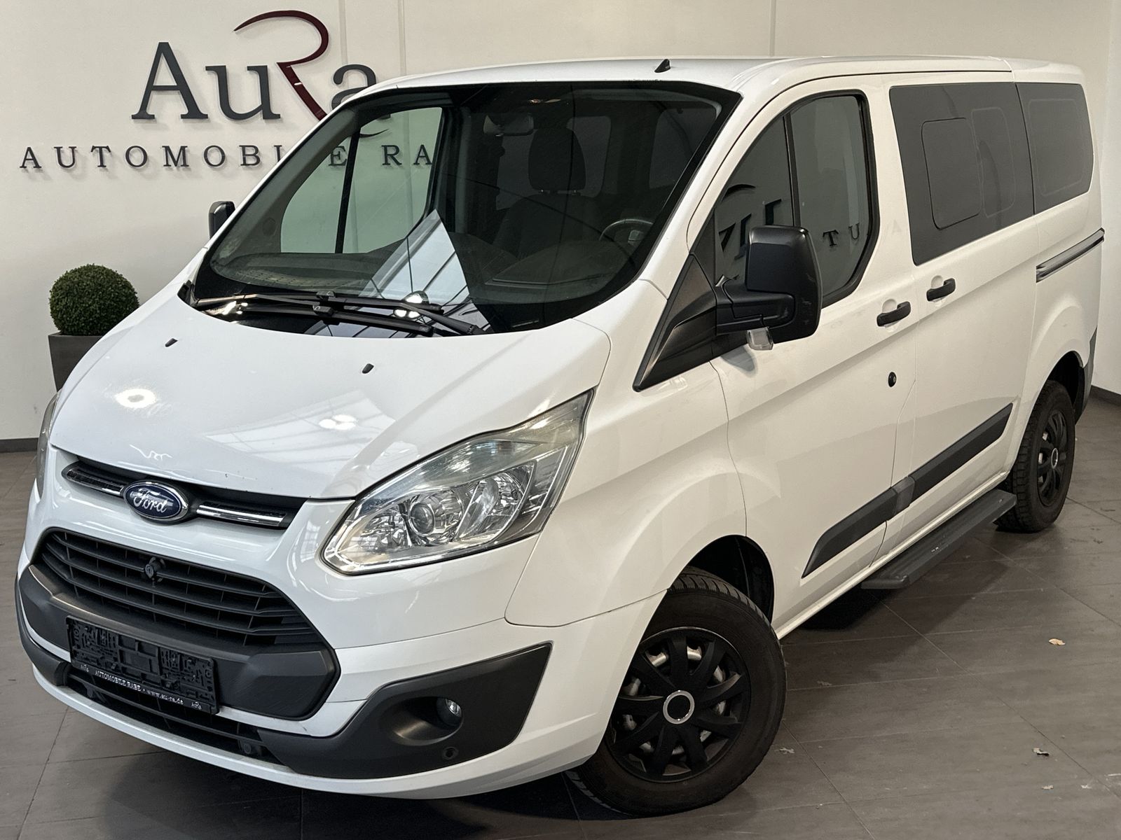 Fahrzeugabbildung Ford Tourneo Custom 300 L1 SHZ+PP+AHK+SH+BLUETOOTH+TE