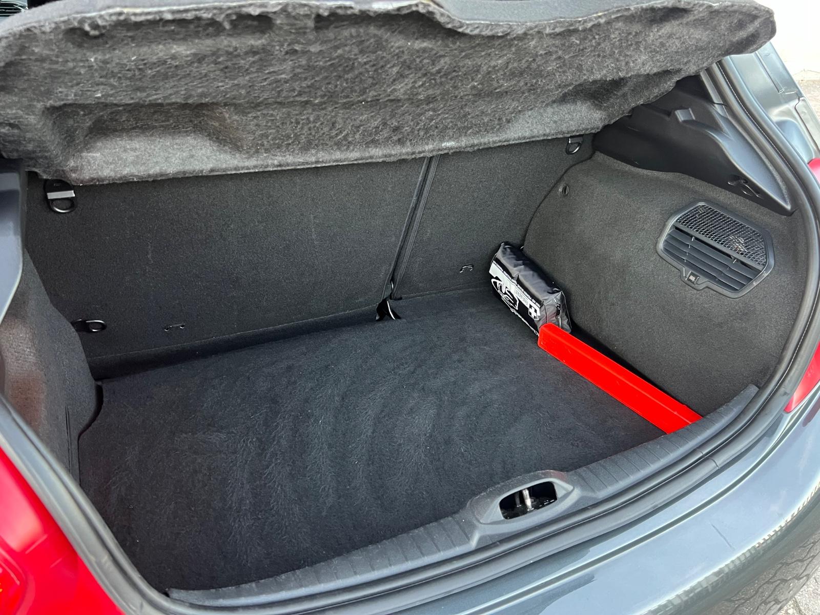 Peugeot 208 GTi*1.Hand*LED*Pano*Navi*Shz*Leder*Scheckh.*