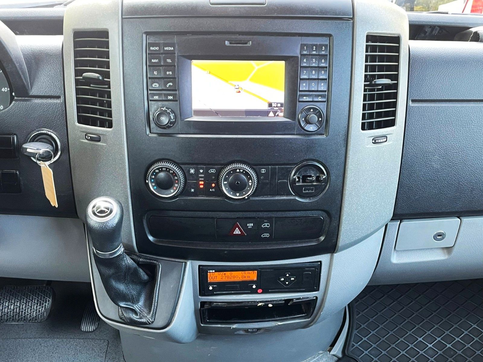 Fahrzeugabbildung Mercedes-Benz SPRINTER DOKA MAXI AUTOMATIK KLIMA  NAVI LUFTFED