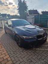 BMW 320i - - BMW 320 aus 2009: Coupe