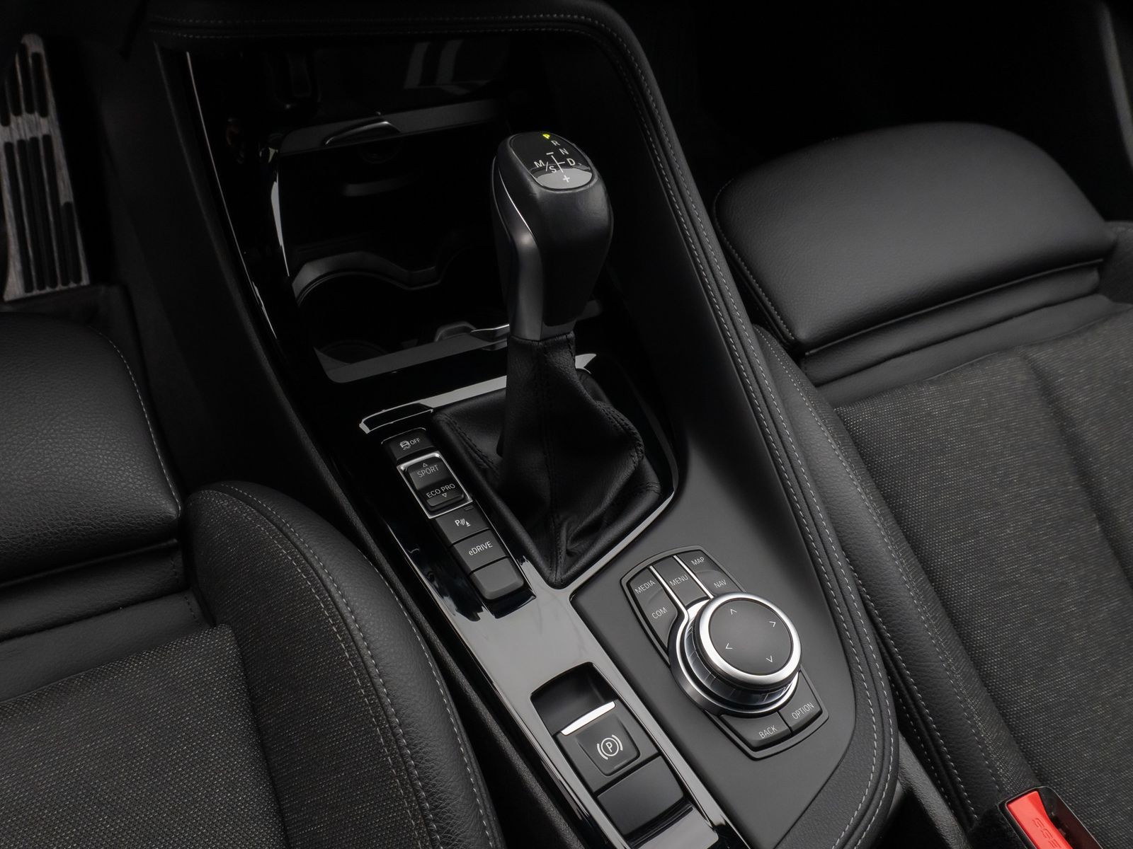 Fahrzeugabbildung BMW X1 xD25e Sport Line Kamera HUD DAB Navi+ Alarm