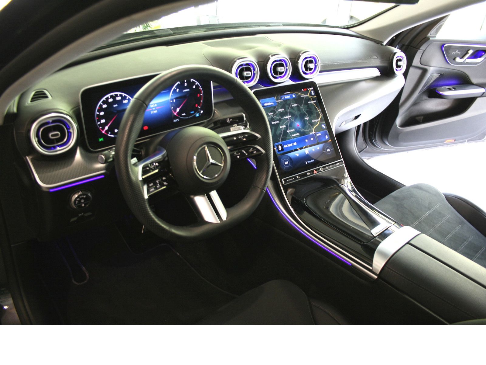 Fahrzeugabbildung Mercedes-Benz C 200 d AMG Plus *AHK*Pano-Dach*Night*Memory