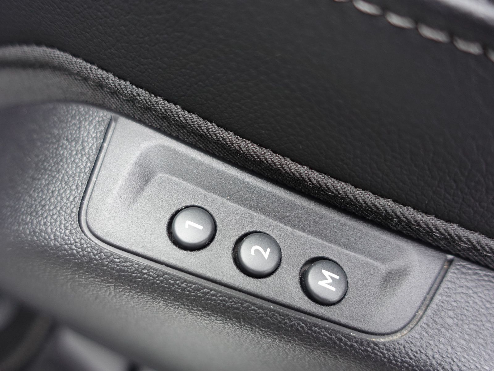 Fahrzeugabbildung Opel Grandland 1.2T AUTOMATIK,Matrix,AHK,Navi,Leder