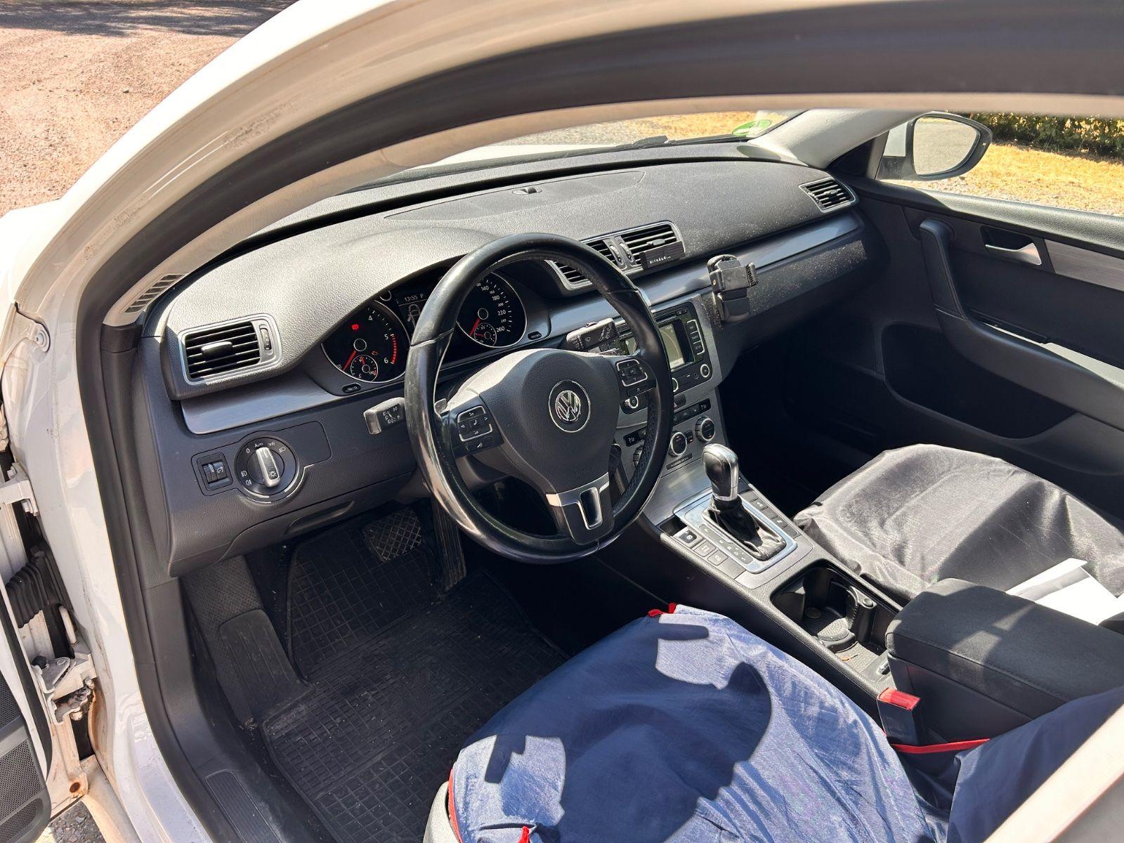 Volkswagen Passat 2012 — photo 7