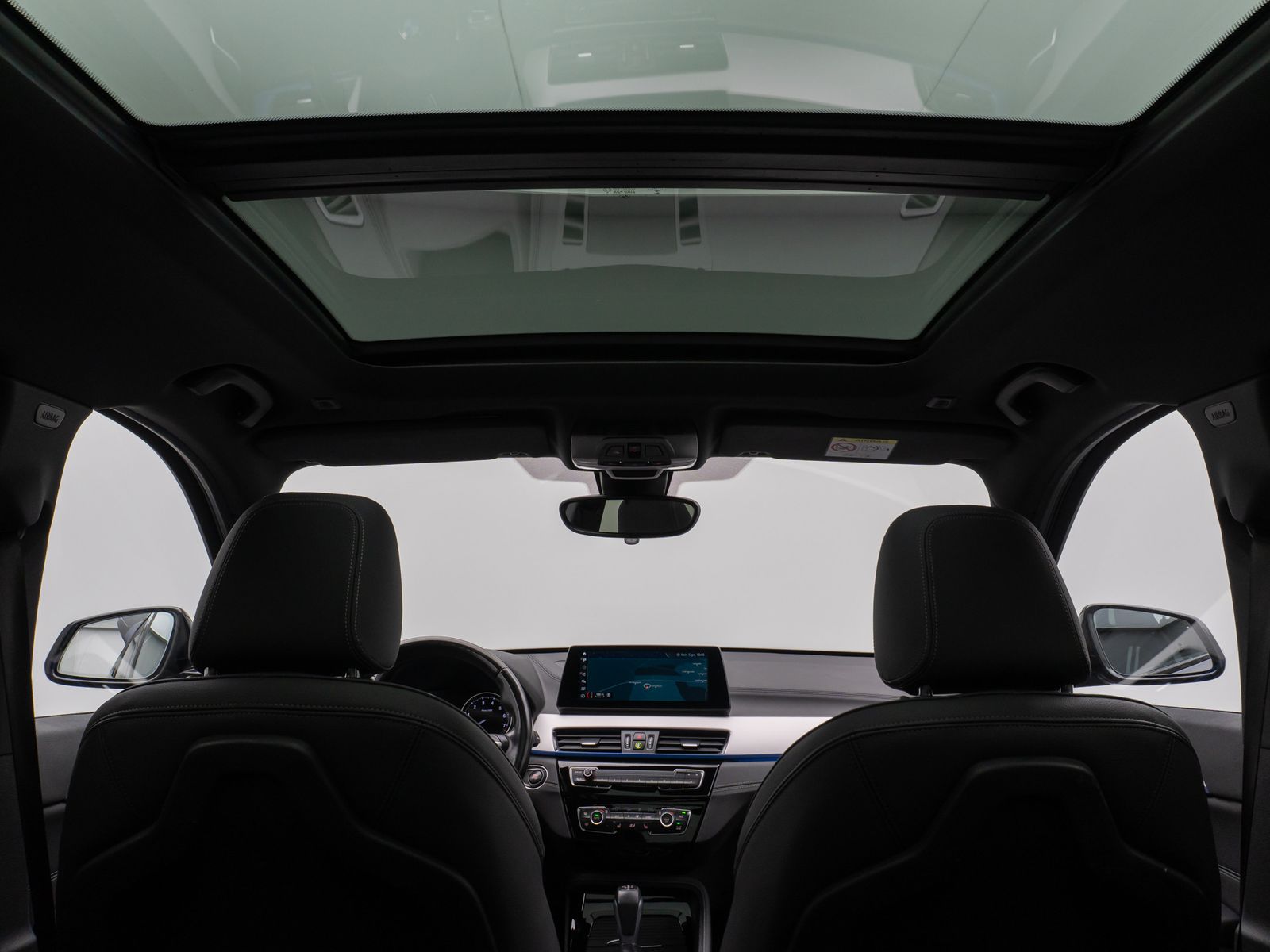Fahrzeugabbildung BMW X1 xD25e M Sport Panorama Kamera HUD DAB HiFi
