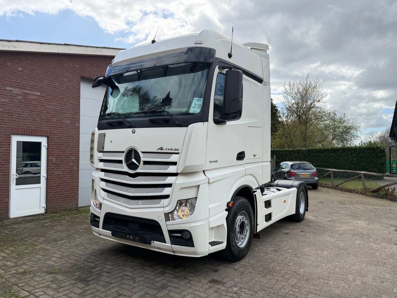 Mercedes-Benz Actros 1942 / 4X2 / Euro6 / 2X Diesel Tanks / Bi
