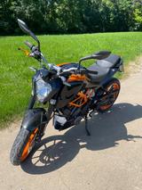 KTM Duke 390 mit Quickshifter - KTM VON 251 BIS 500 CCM