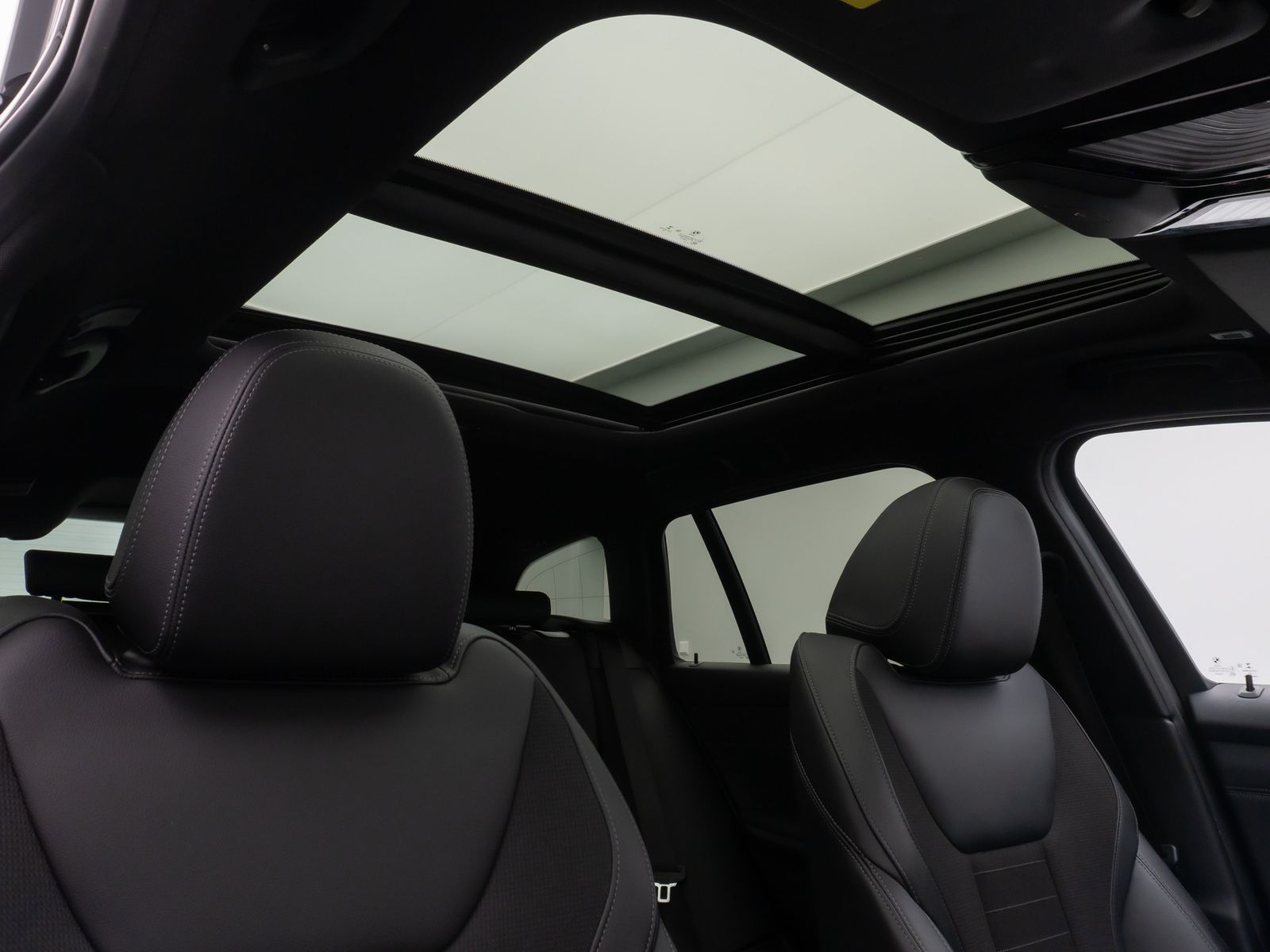 Fahrzeugabbildung BMW 320d Sport Line Panorama Laser HUD DAB HiFi AHK