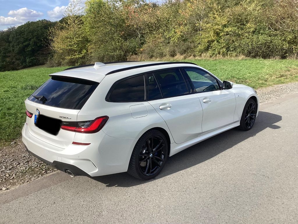 Image of BMW 330