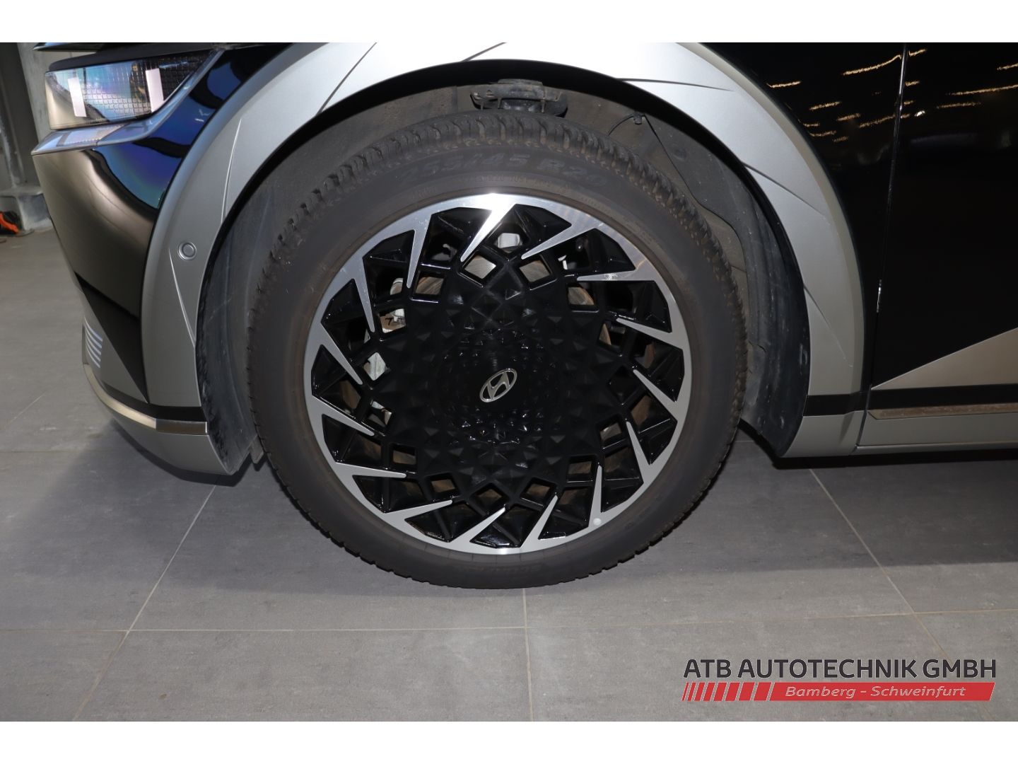 Fahrzeugabbildung Hyundai IONIQ 5 77,4 kWh 4WD SOH 98,6% UNIQ +Relax +20-Z