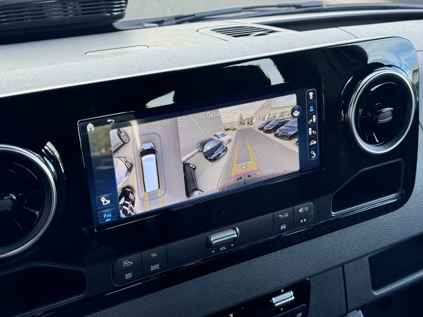 Fahrzeugabbildung Mercedes-Benz Sprinter 319 CDI 4x4 Tourer AHK Dachklima LED