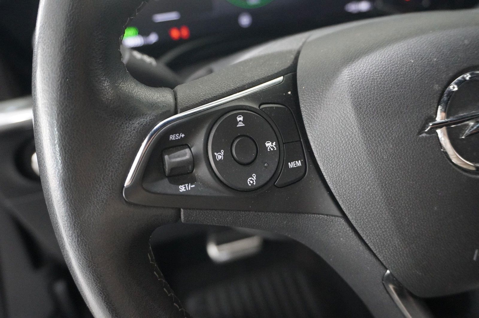 Fahrzeugabbildung Opel Mokka-e ULTIMATE 3-PHASIG NAVI/LED/KAMERA/DAB+