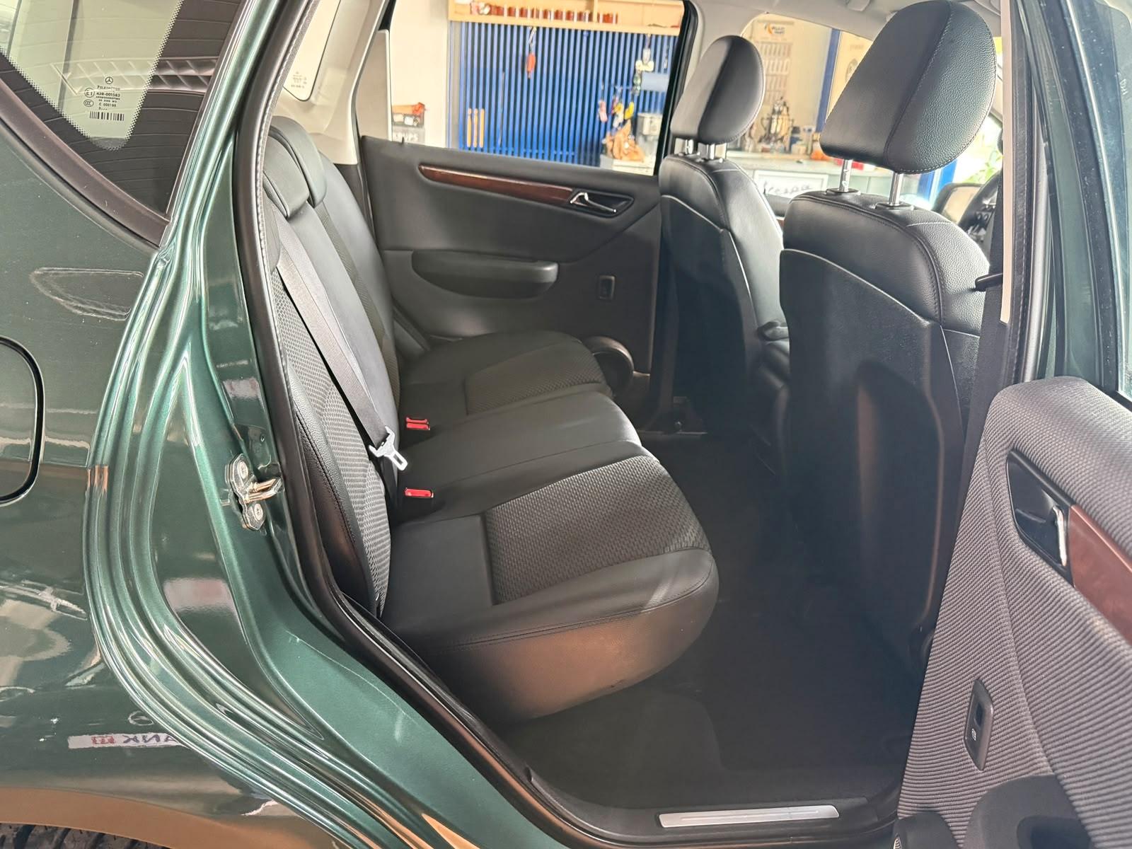 Mercedes-Benz A 180 Elegance Autom. / 30 Tkm/Sitzheizung / PDC