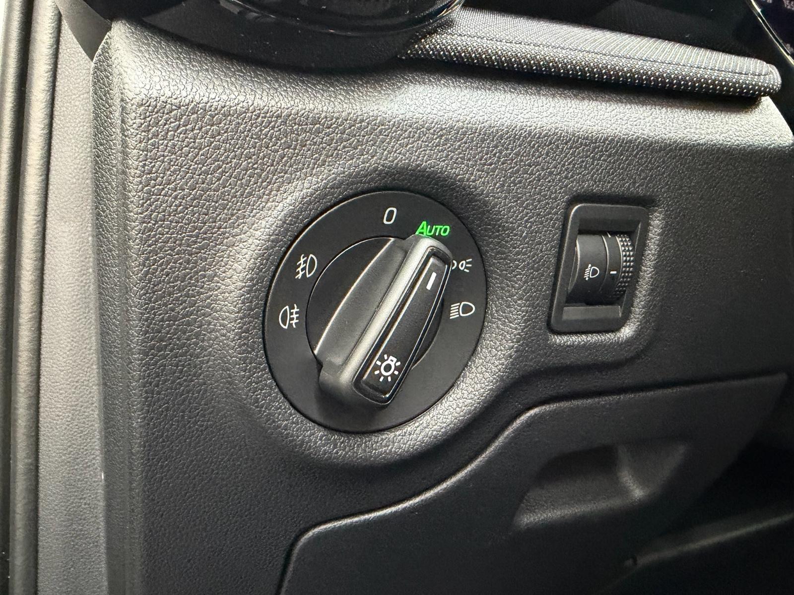 Skoda Fabia 1.0 Selection#5J.Gar#RFK#APP#PDC#LED