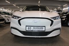 Fahrzeugabbildung Ford Mustang Mach-E 99 kWh AWD White Edition