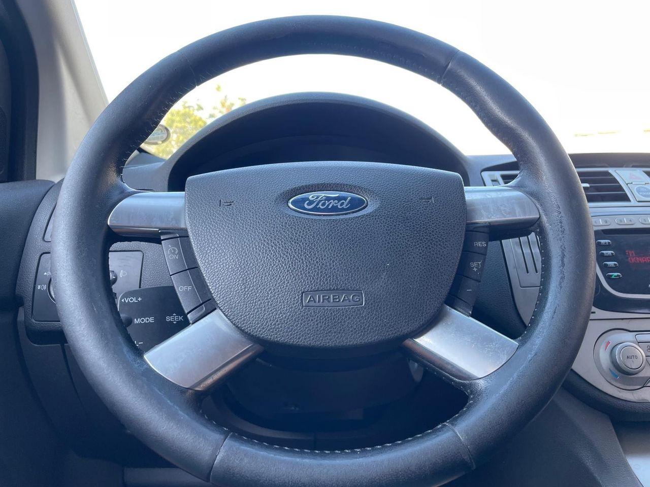 Ford Kuga 2010 — фото 10