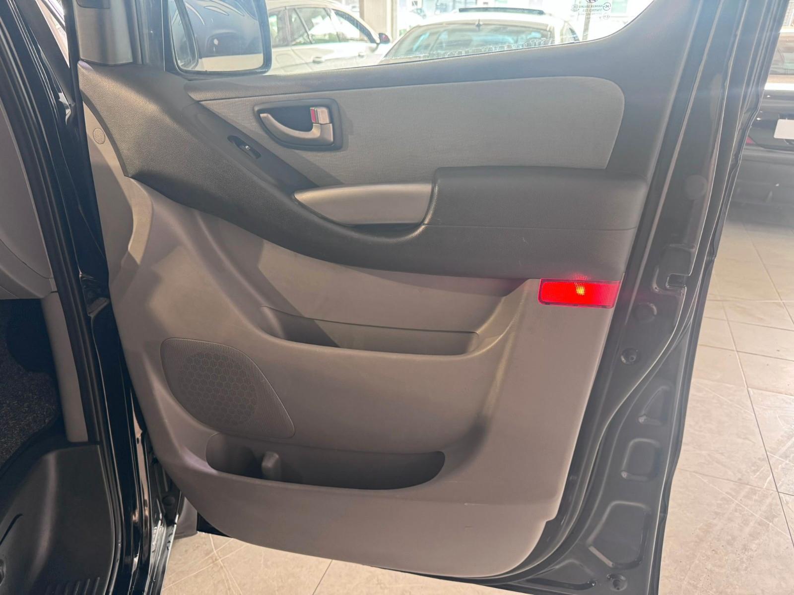 Hyundai H-1 Travel Comfort *8-Sitzer*Klima*AHK 2,3t*
