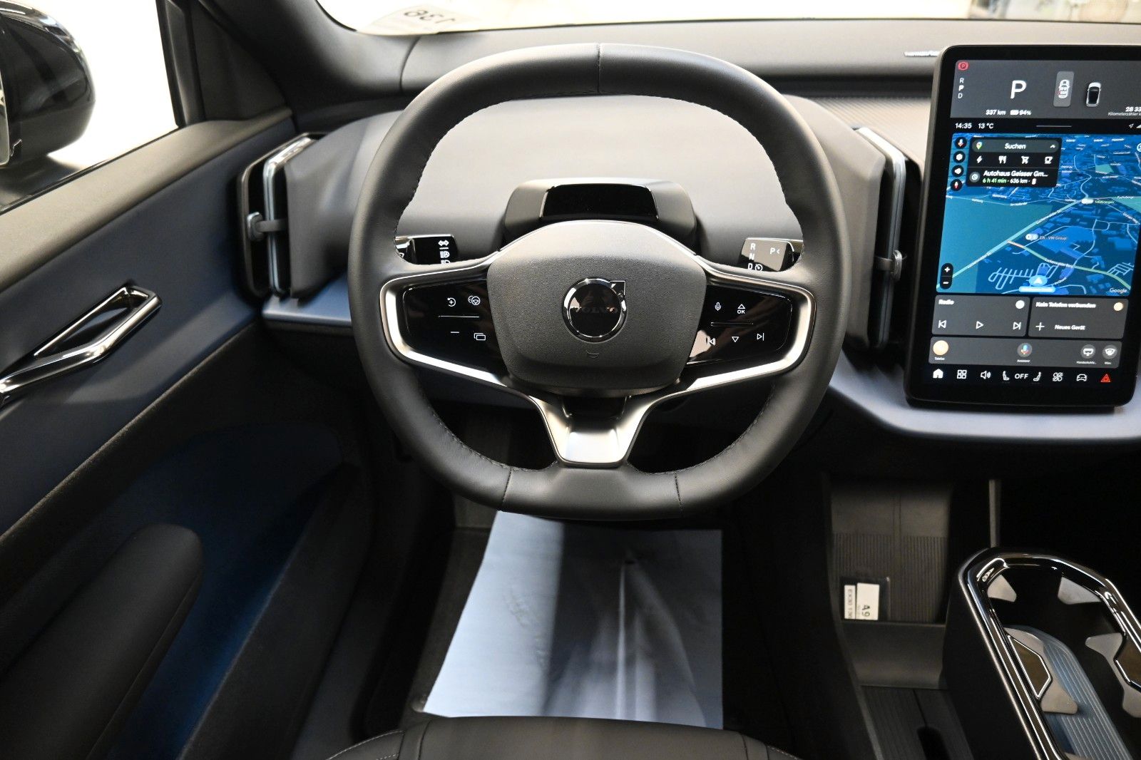 Fahrzeugabbildung Volvo EX30 Single Motor Extended Range Plus ACC