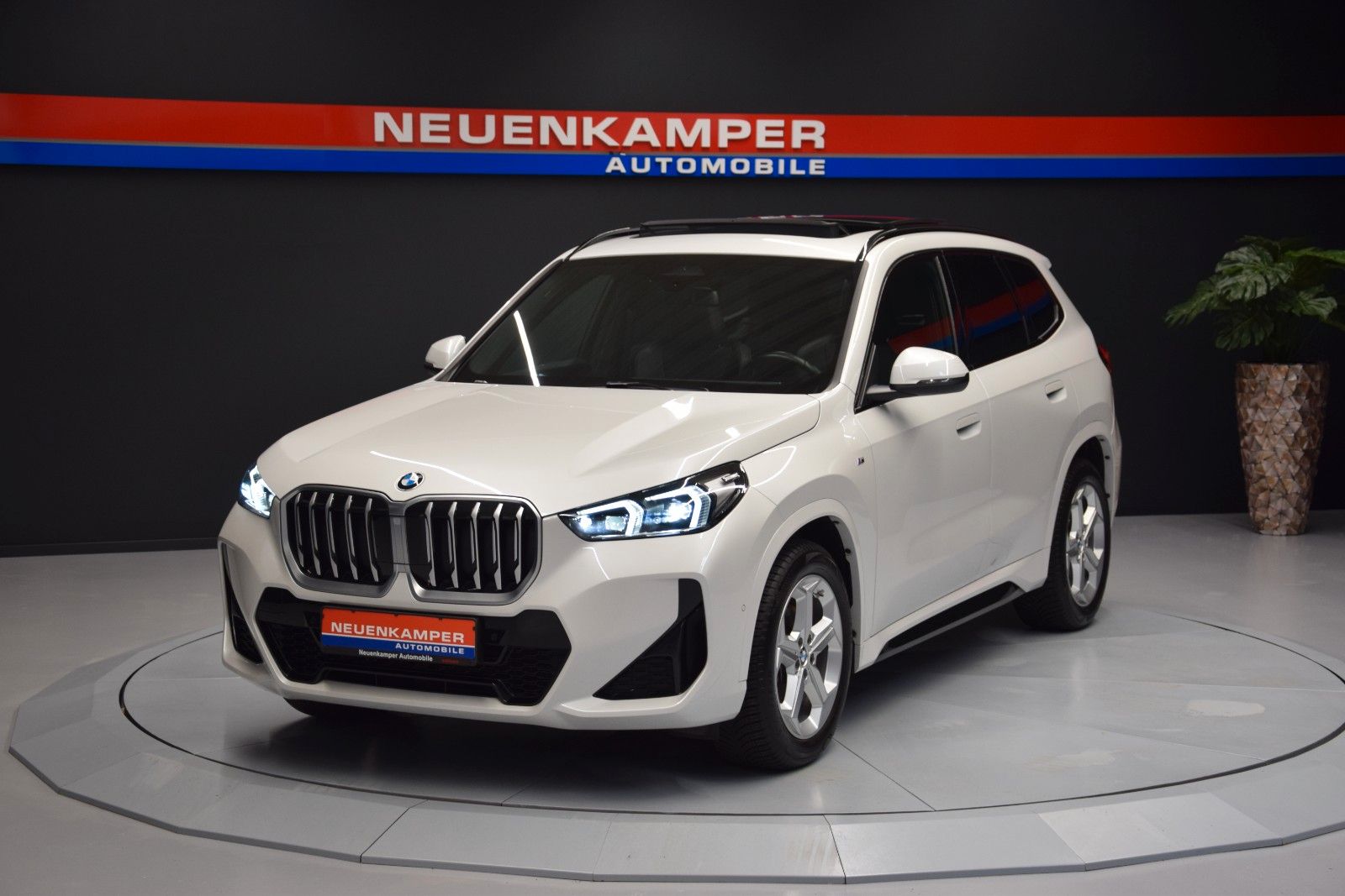 Fahrzeugabbildung BMW X1 18i sDrive M Sport H&k Panorama ACC Ambiente
