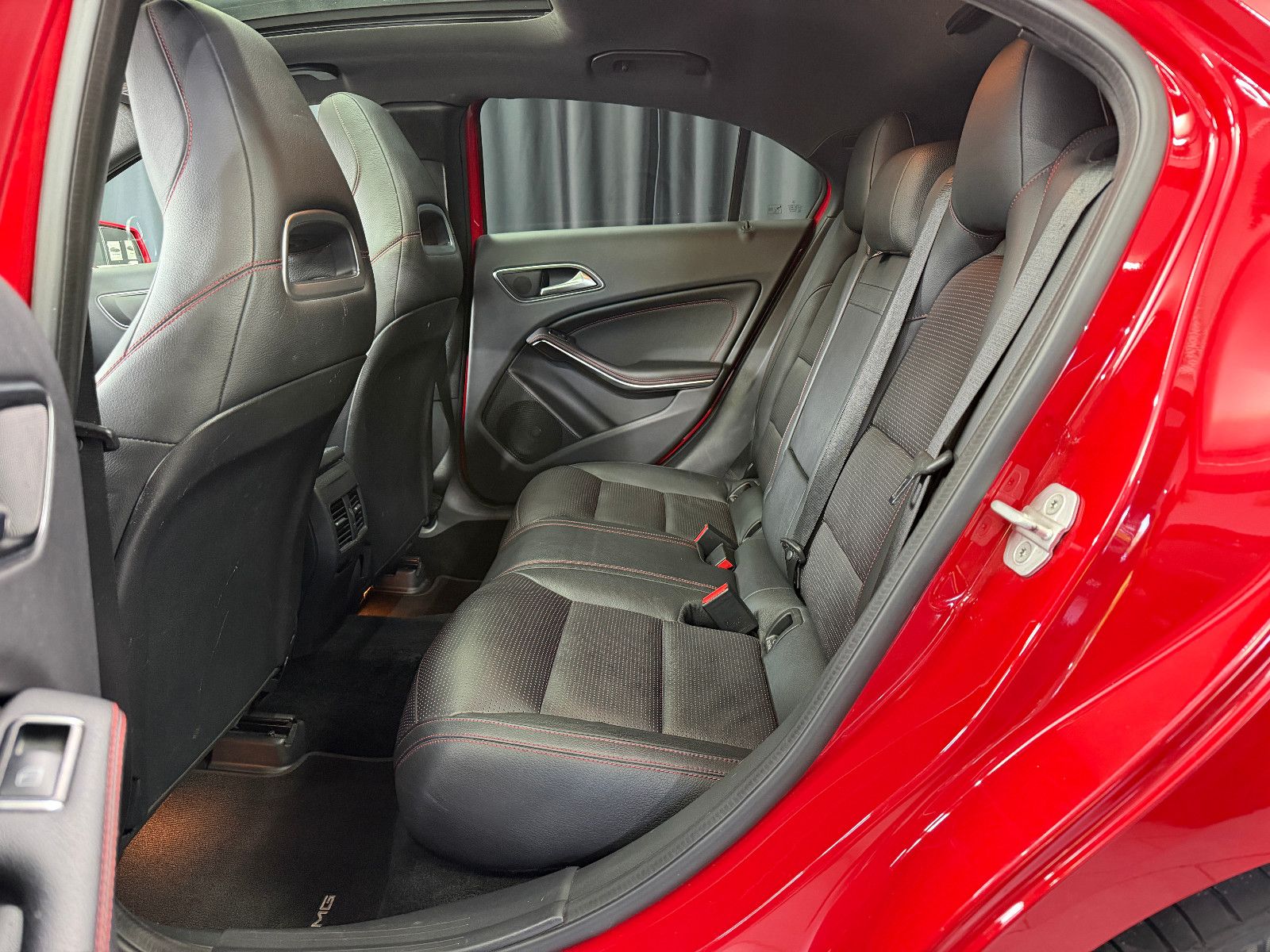 Fahrzeugabbildung Mercedes-Benz A 250 4Matic AMG-LINE|PANORAMA|7G AUTOMATIK|