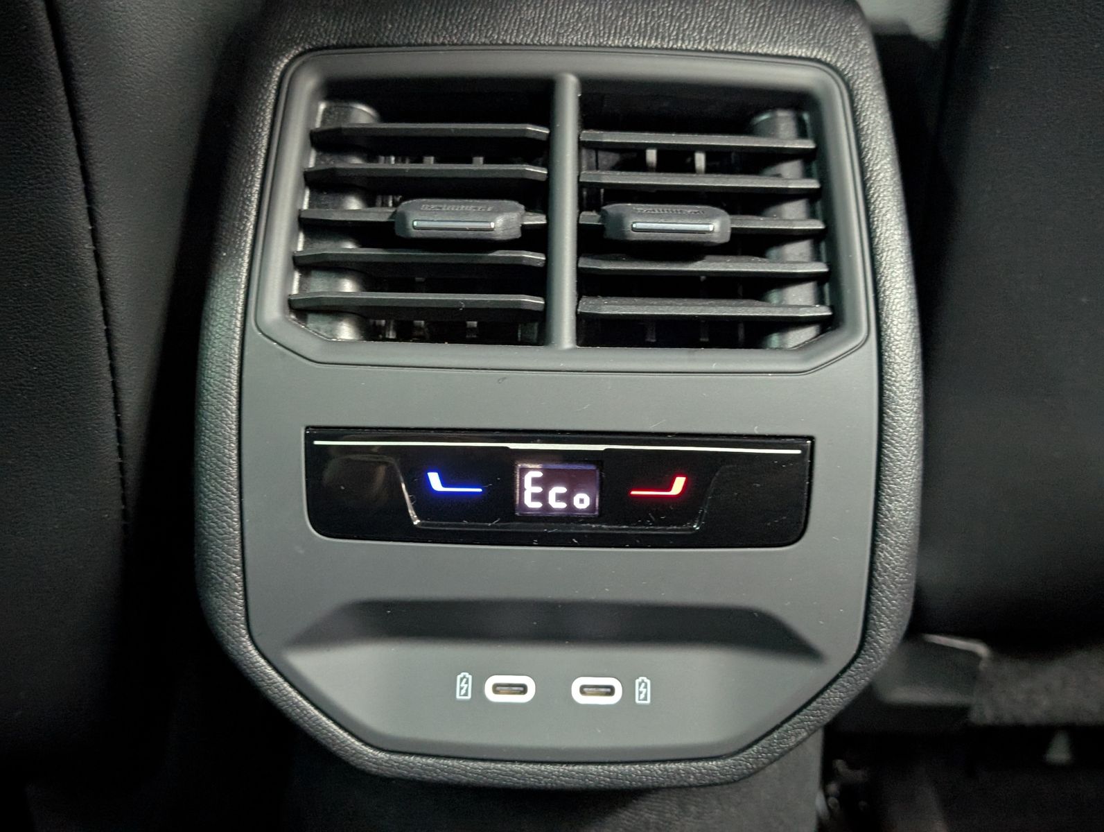 Fahrzeugabbildung CUPRA Leon 1.5 e-Hybrid PLUG-IN LED INTELIG-DRIVE EDGE