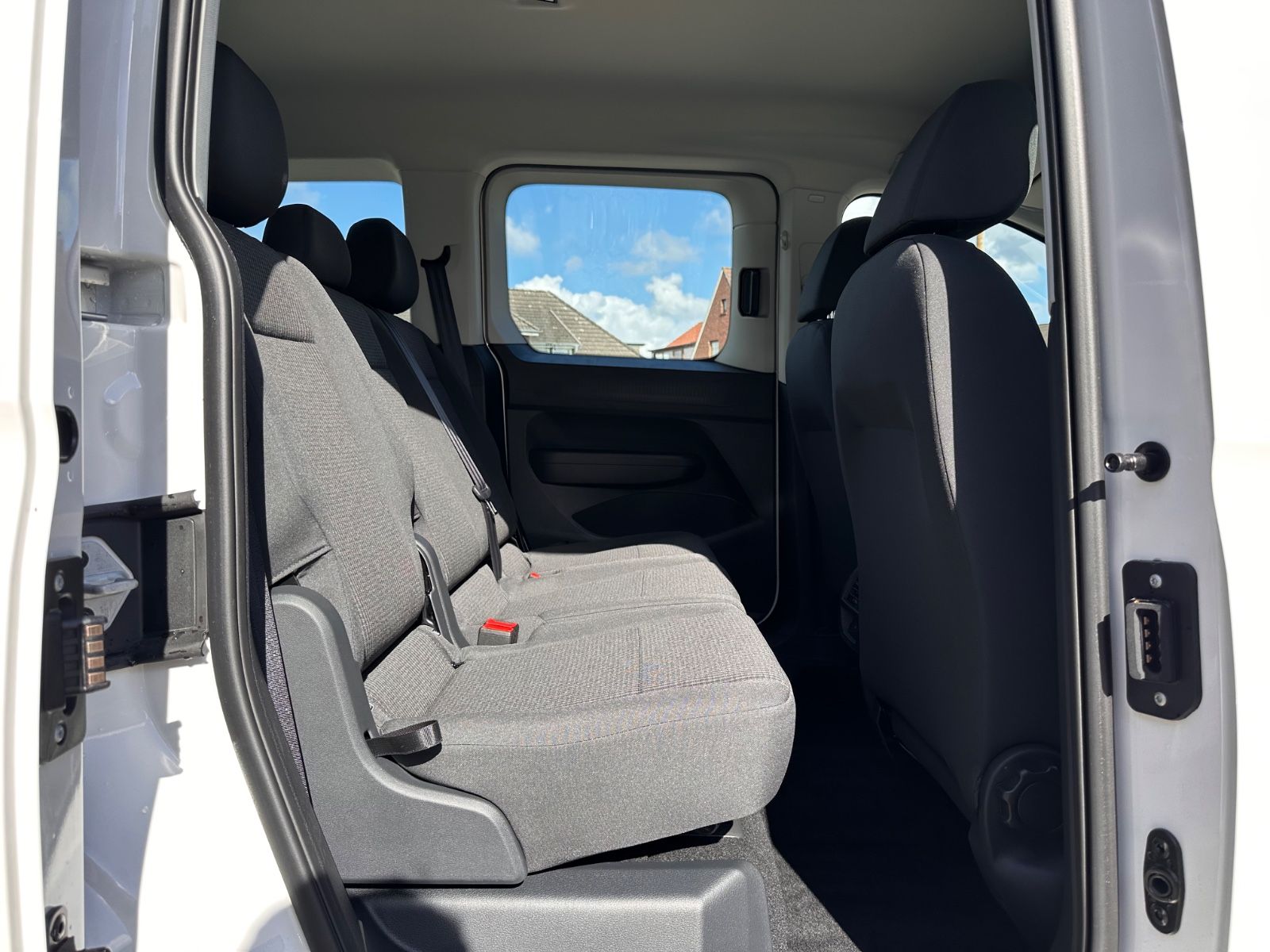 Fahrzeugabbildung Volkswagen Caddy Kombi 2.0 TDI APP/ACC/LED/PDC/TOTW/VIRT