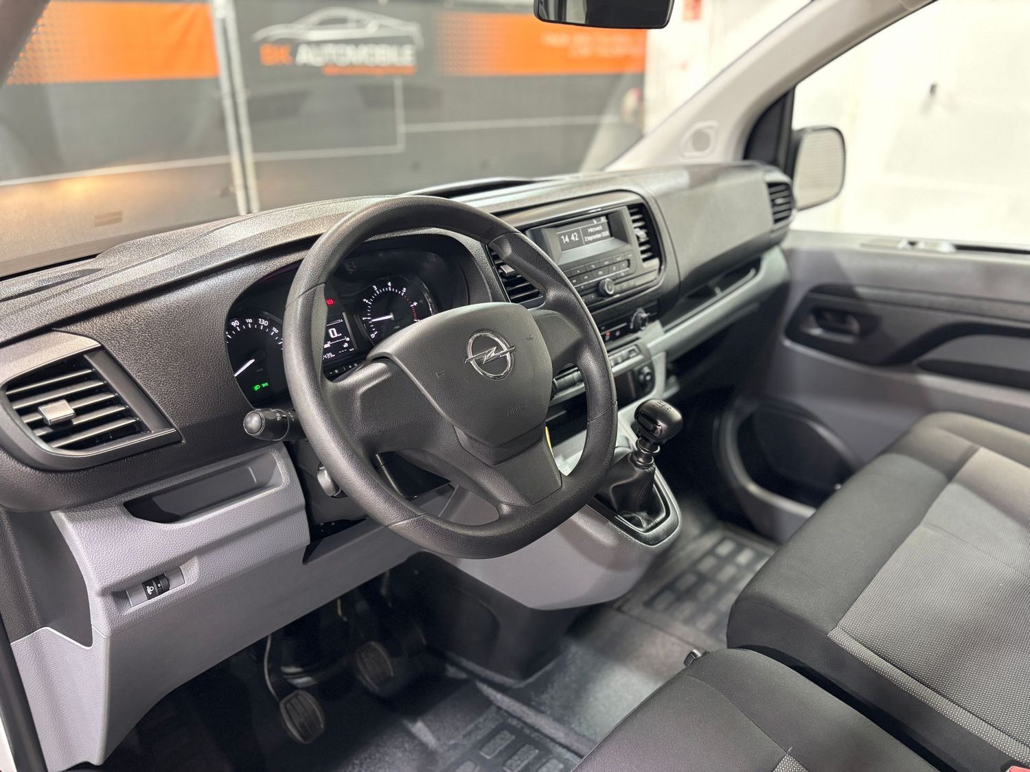 Fahrzeugabbildung Opel Vivaro 2.0D M L2#Klima#Tempomat.9Sitzer