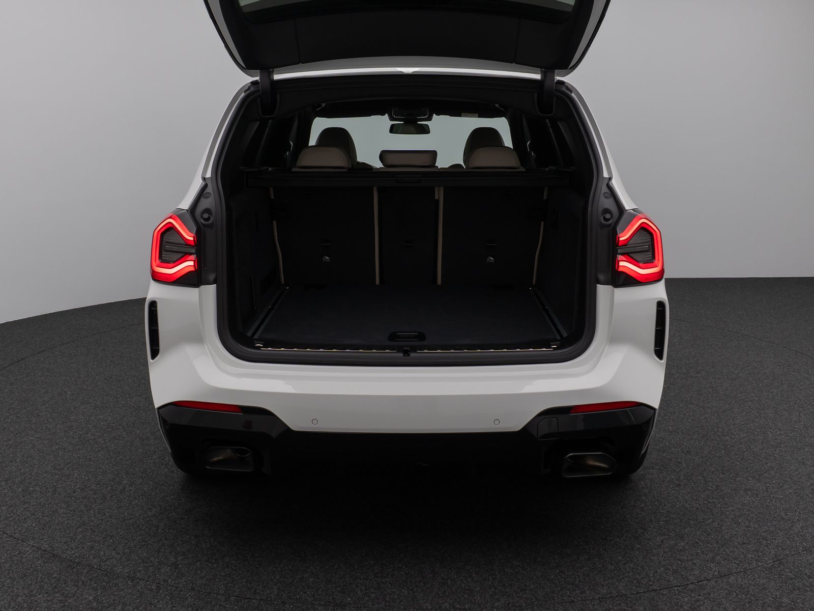 Fahrzeugabbildung BMW X3 xD30d M Sport Kamera DAB HiFi AHK Komfort 20"