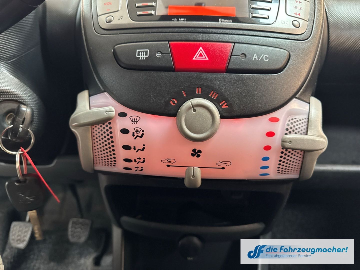 Fahrzeugabbildung Peugeot 107 Active GA Privacyverglasung teilb.Rücksb Led